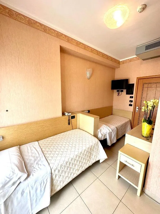 Hotel Metropole Римини
