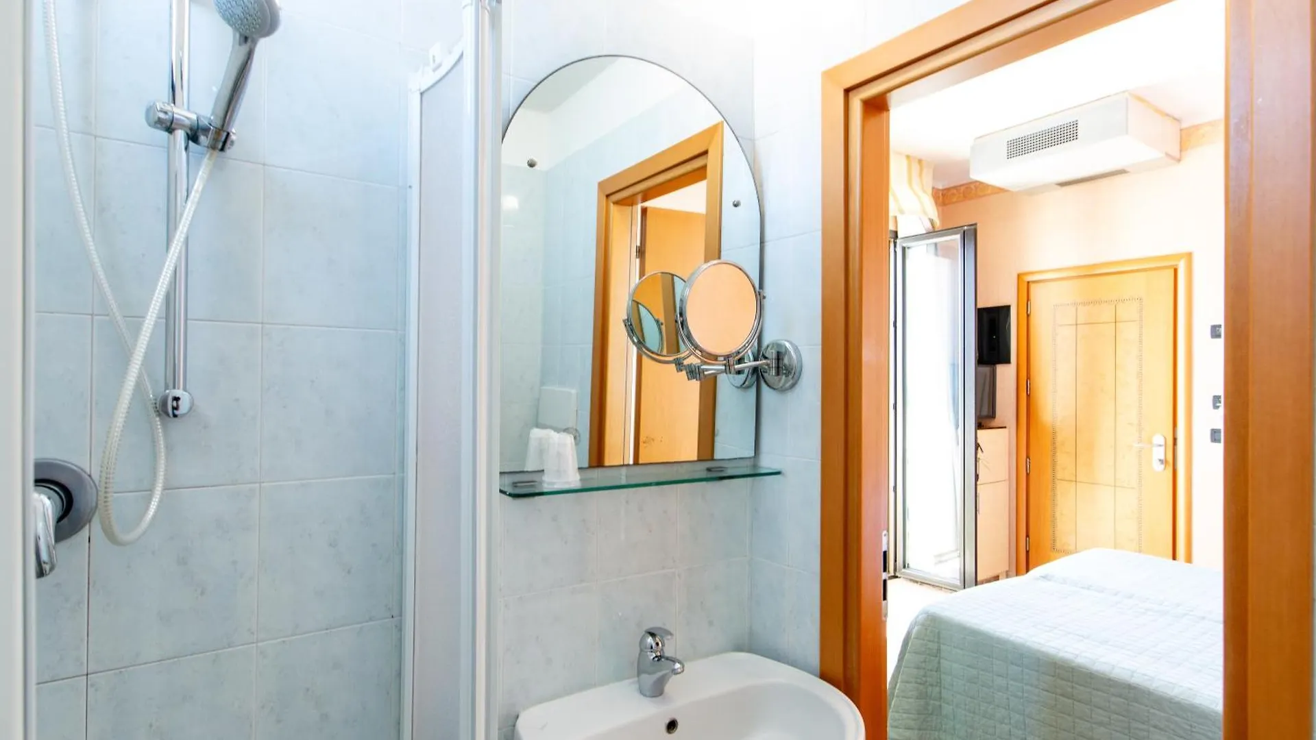 Hotel Metropole Rimini 3*,  Italy